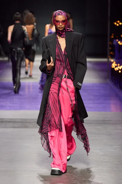 Look 19